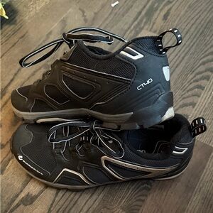Shimano Black and Silver Men's Athletic Cycling Shoes size 41